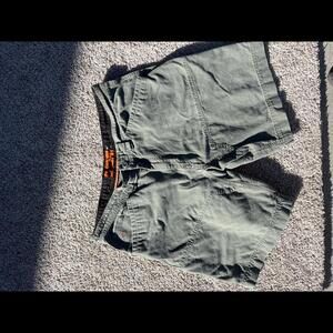 Stylish Green Cargo Shorts for Outdoor Adventures